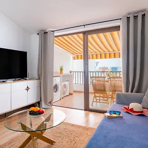 15-parque-san-eugenio-studio-pool-and-sea-view.adeje-hotels.com/